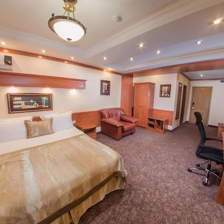 Hotel Uyut Almaty Exterior photo