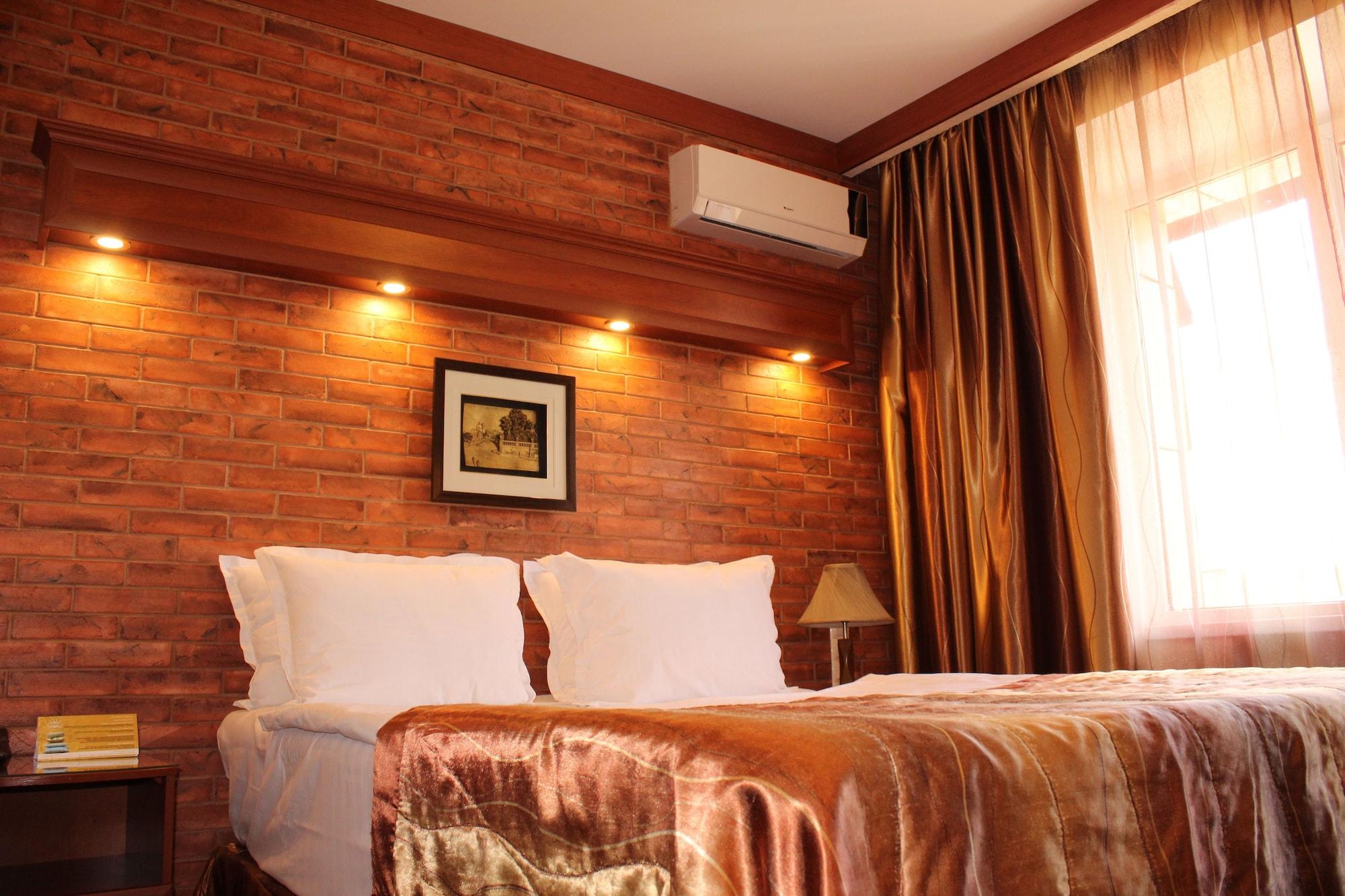 Hotel Uyut Almaty Exterior photo