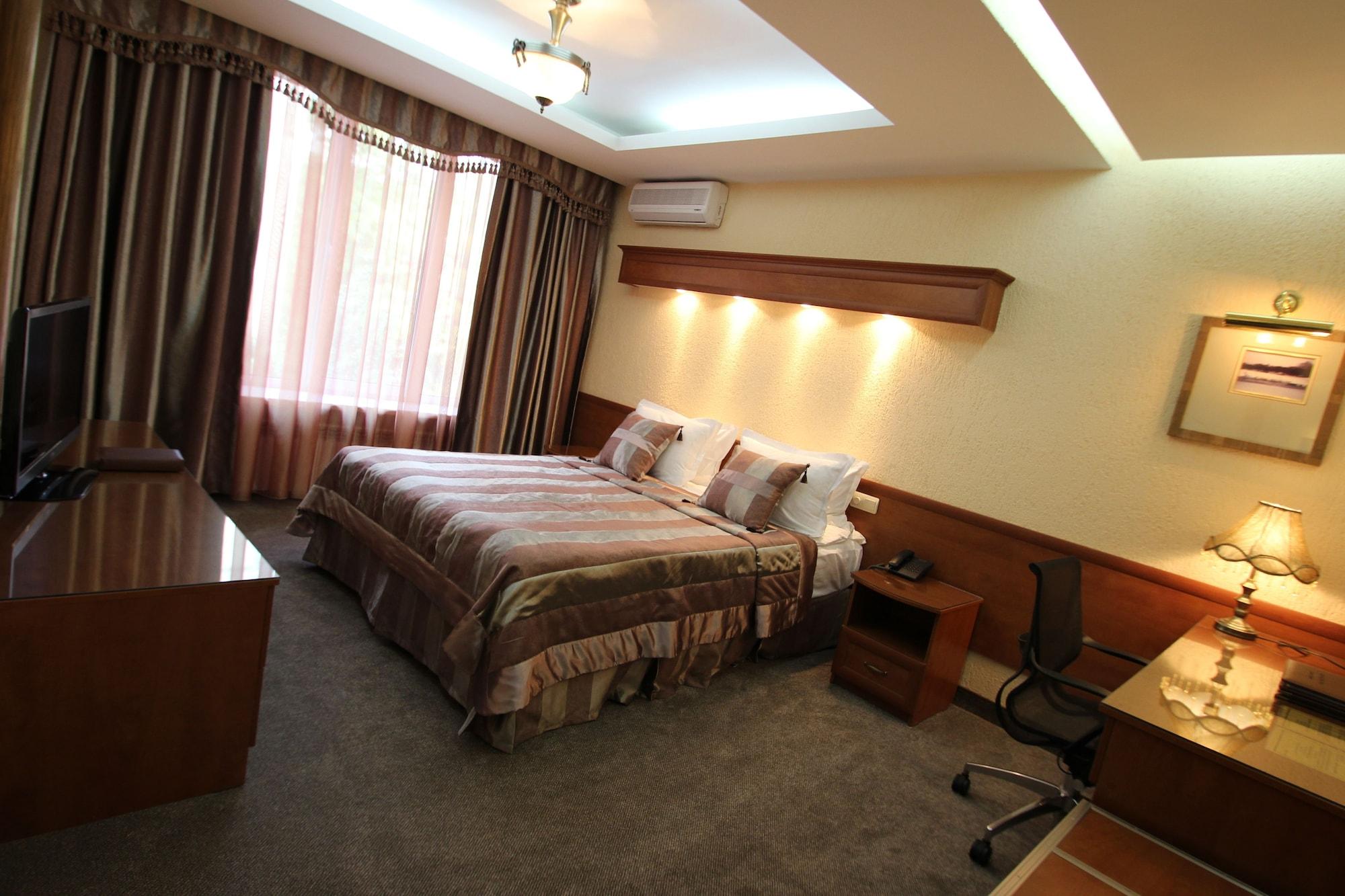 Hotel Uyut Almaty Exterior photo