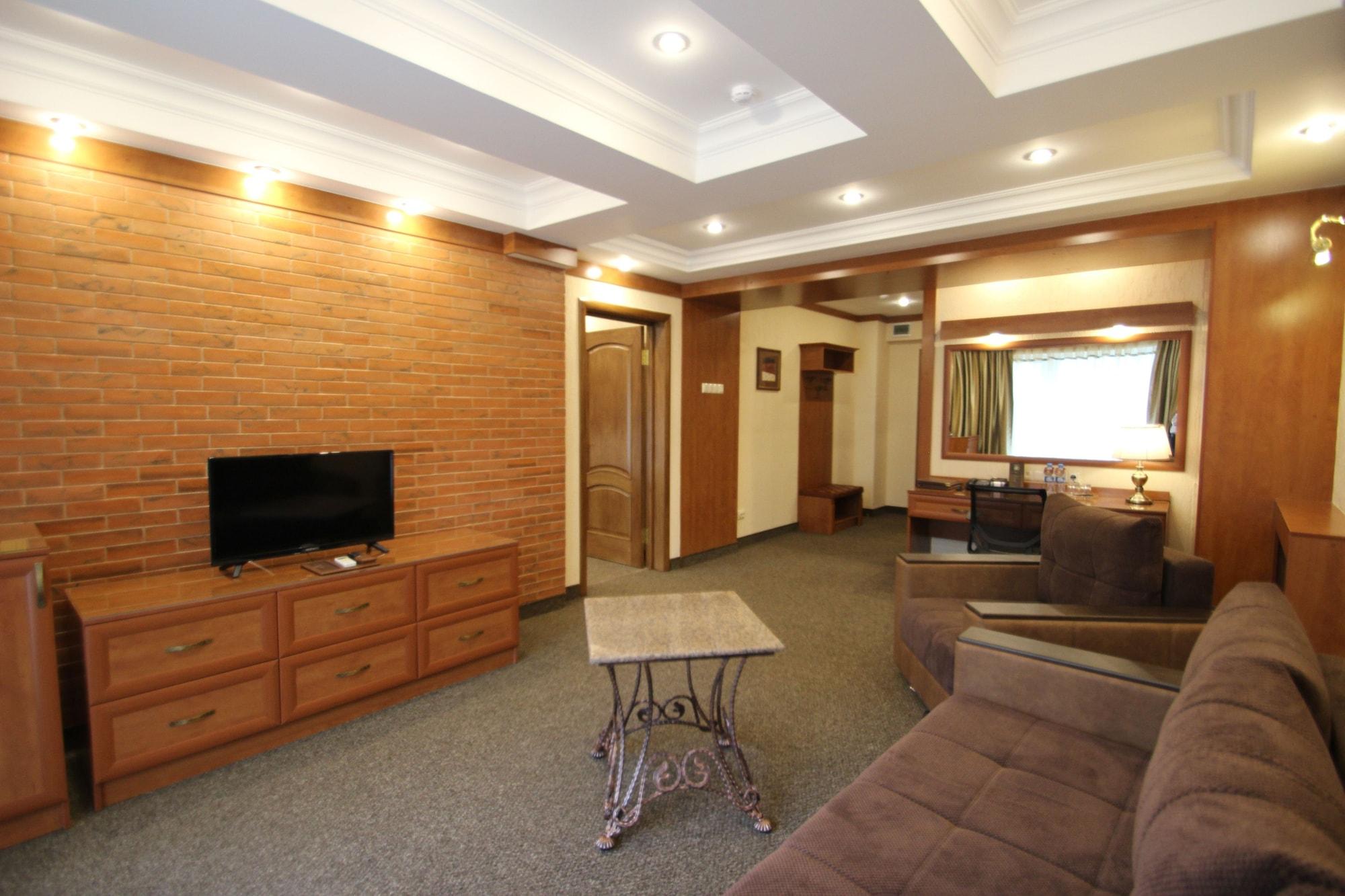 Hotel Uyut Almaty Exterior photo
