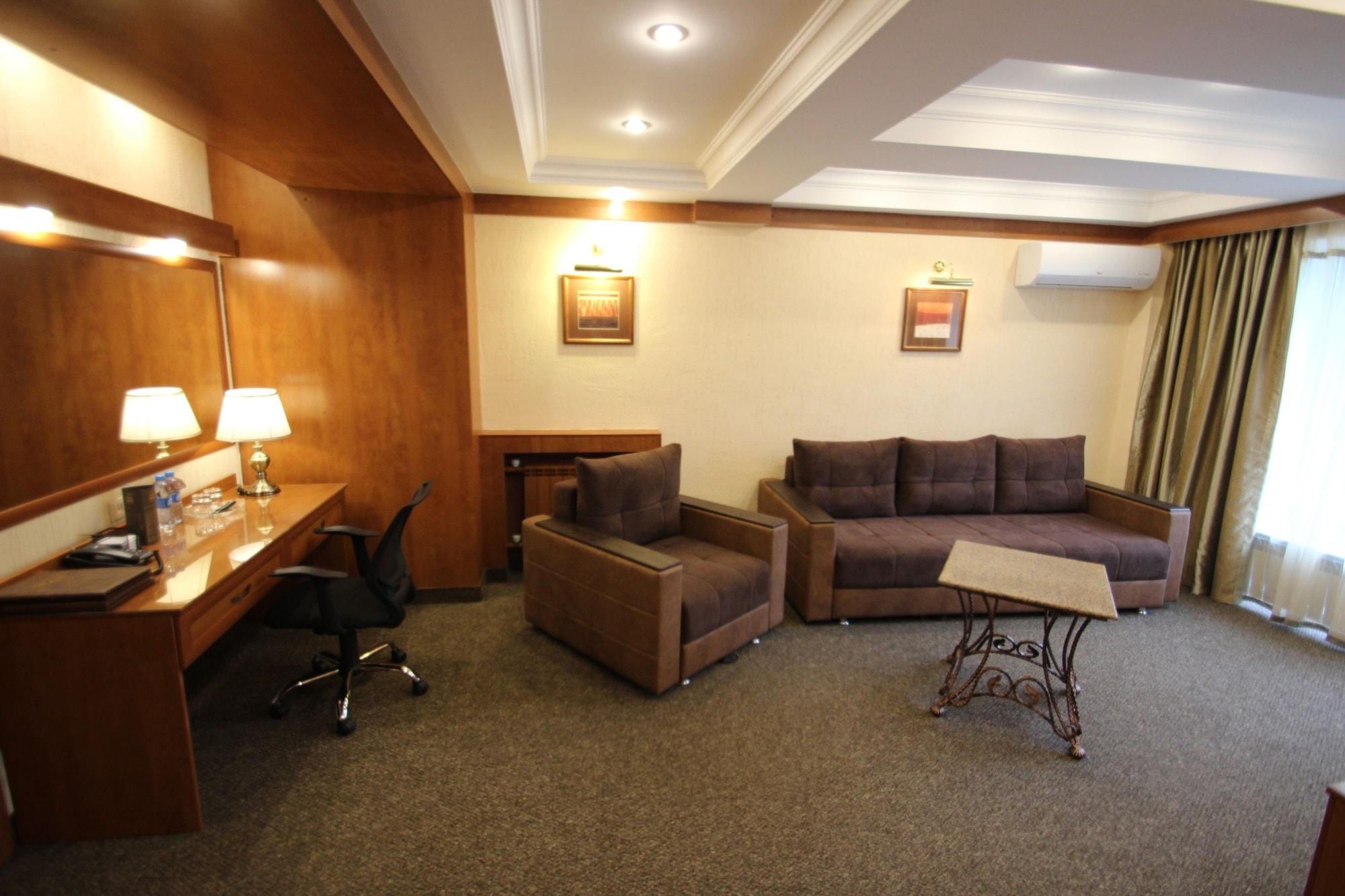 Hotel Uyut Almaty Exterior photo