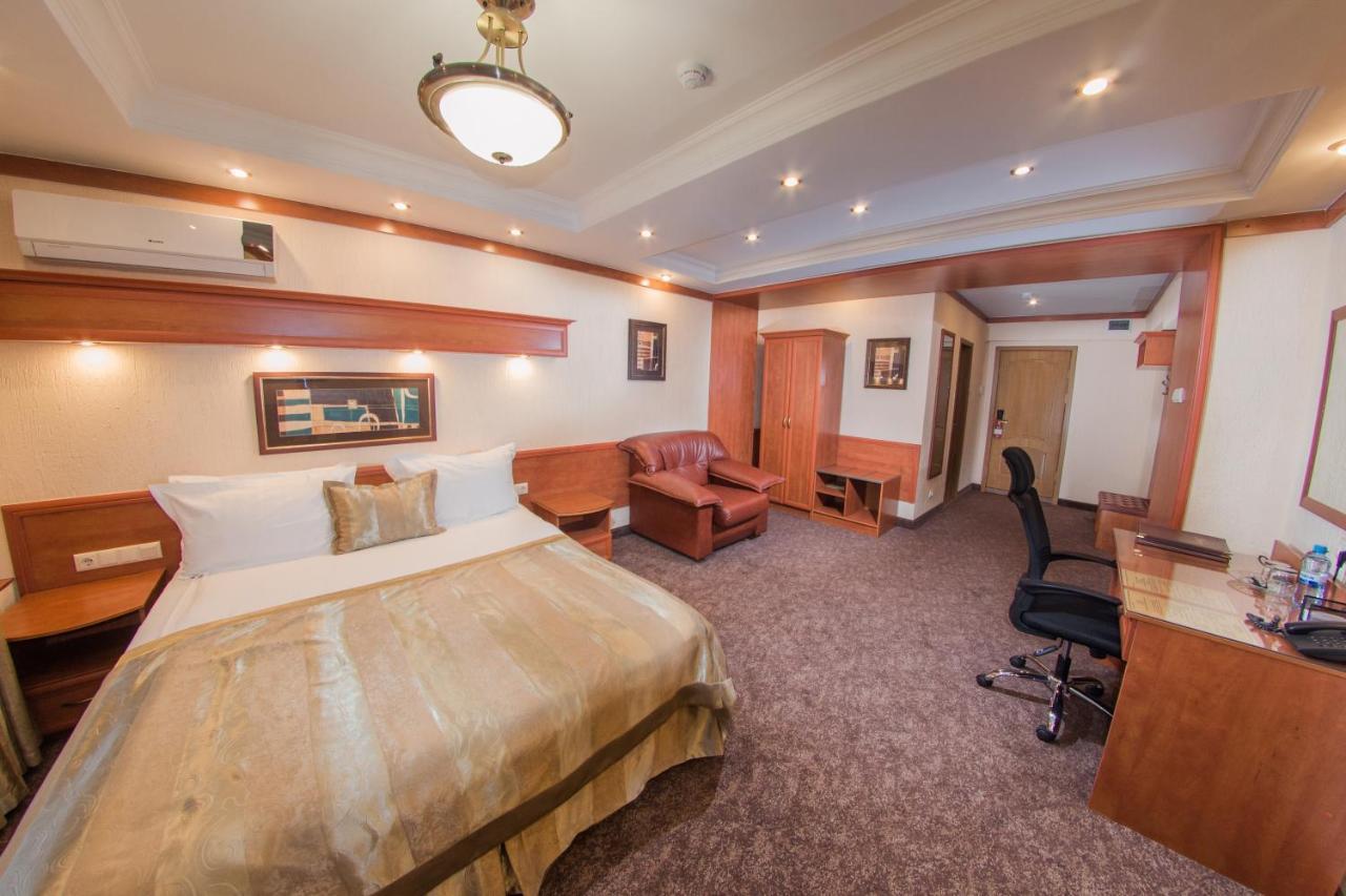 Hotel Uyut Almaty Exterior photo