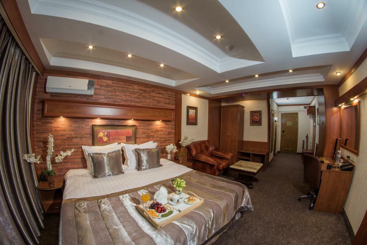 Hotel Uyut Almaty Exterior photo