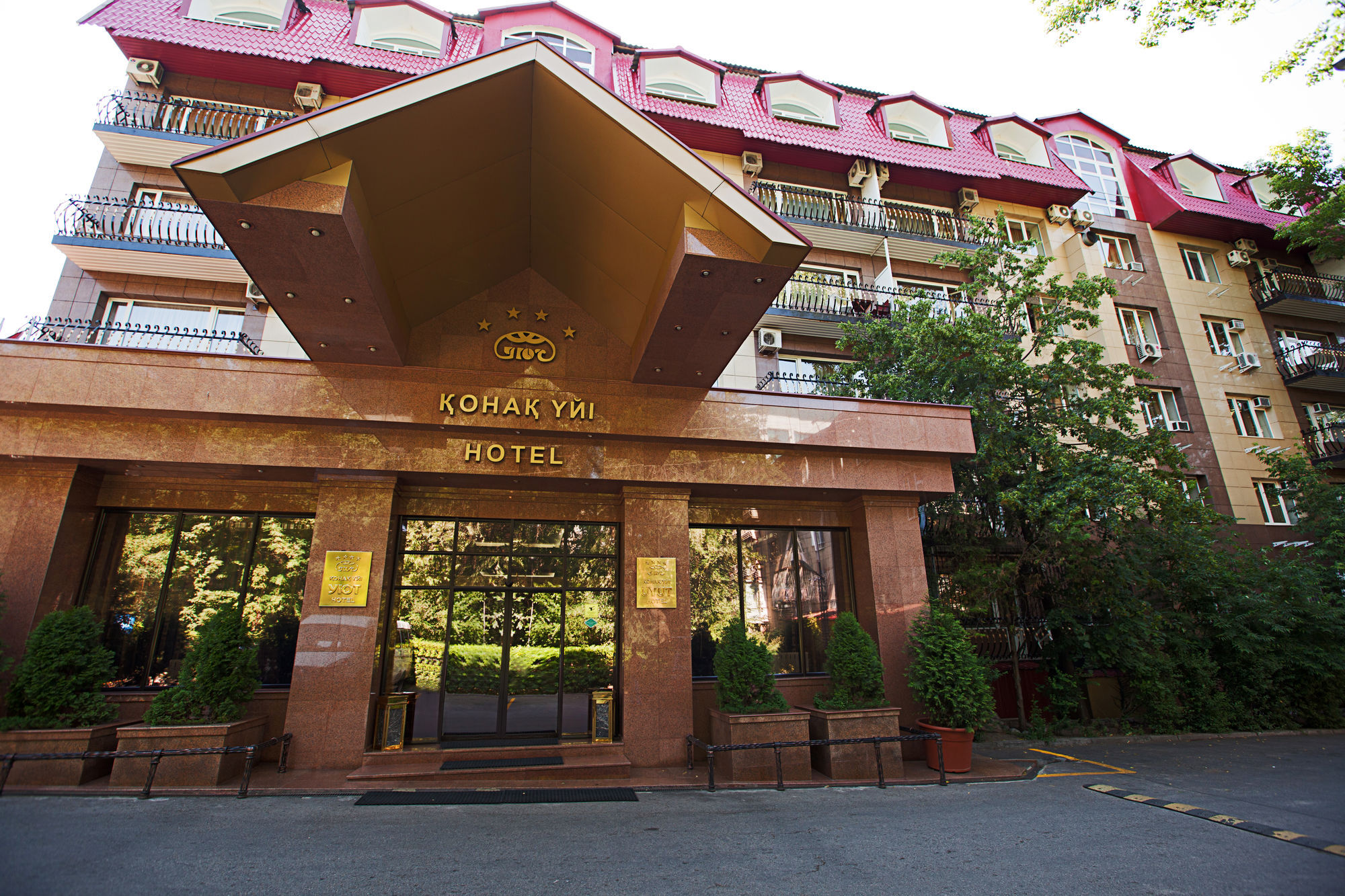 Hotel Uyut Almaty Exterior photo