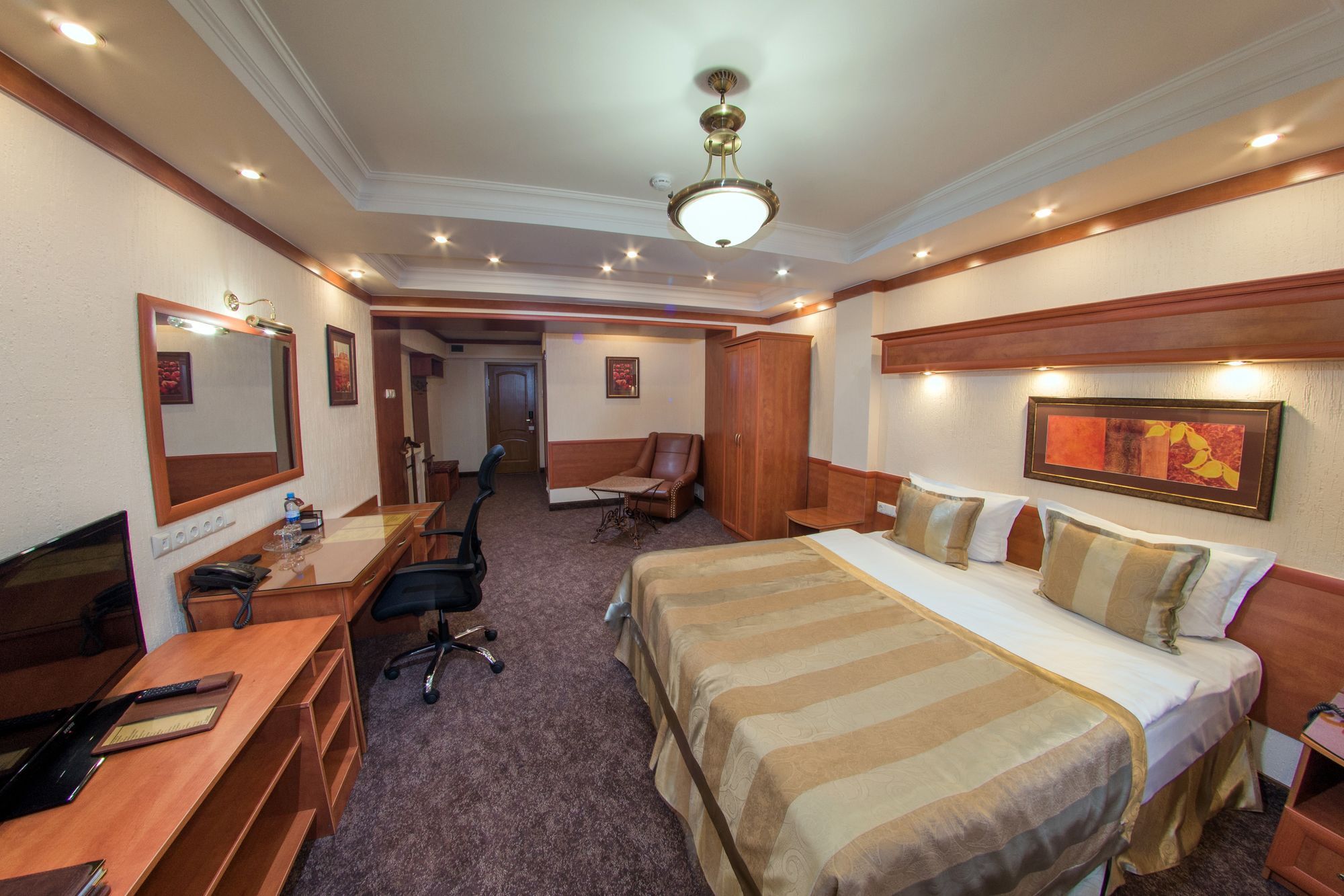 Hotel Uyut Almaty Exterior photo