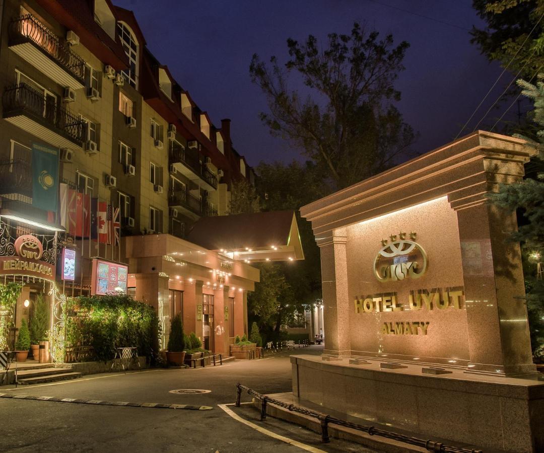Hotel Uyut Almaty Exterior photo