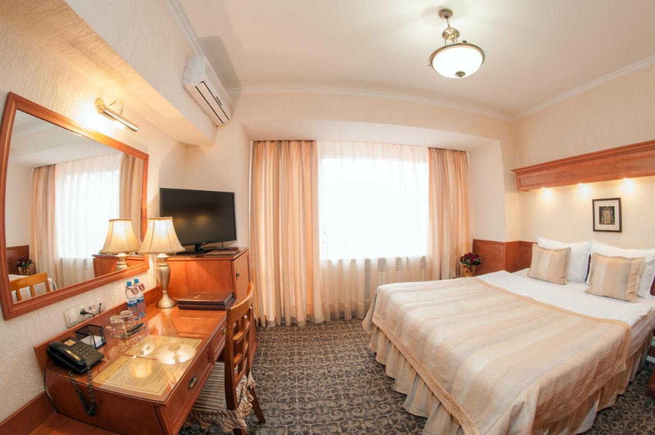 Hotel Uyut Almaty Exterior photo